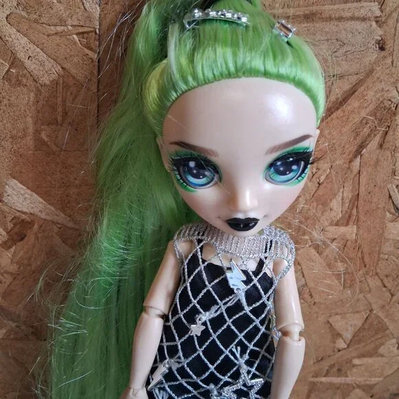 RAINBOW HIGH THE JADE HUNTER DOLL-2019 - Picture 2 of 5